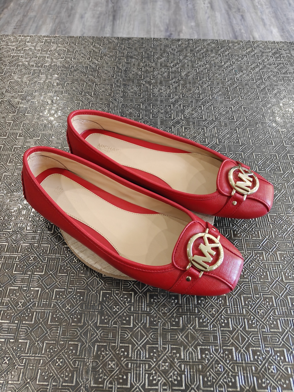 🐢 Michael Kors Fulton Moc leather flats Driving Shoe. Red With Gold Medallion - Picture 4 of 9